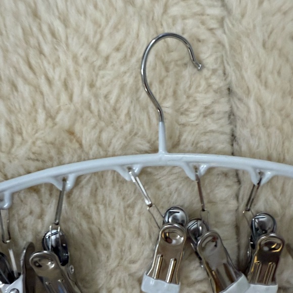 White and Silver Hanging Clip Organizer - Picture 3 of 3